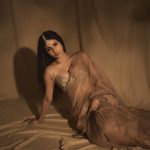Mouni Roy: చీరకట్టులో చెమటలు పట్టిస్తున్న మౌనీ రాయ్.. ఇంతందం ఆమెకే సొంతం.!