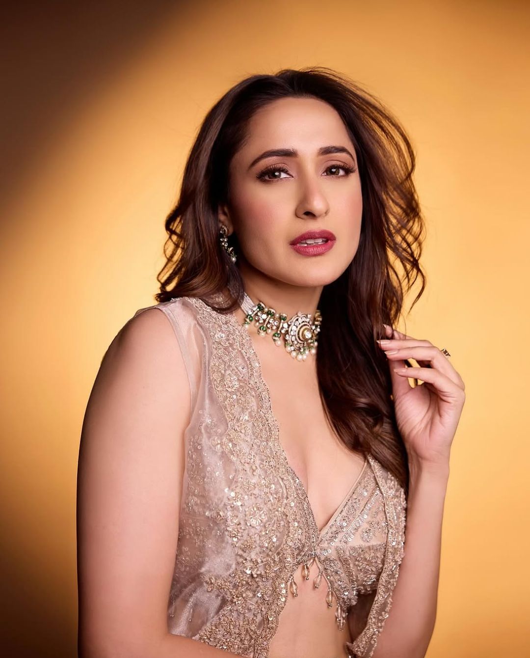 Pragya Jaiswal: చూపులతోనే చంపేస్తున్న బాలయ్య బ్యూటీ.. అయినా రాని అవకాశాలు..!