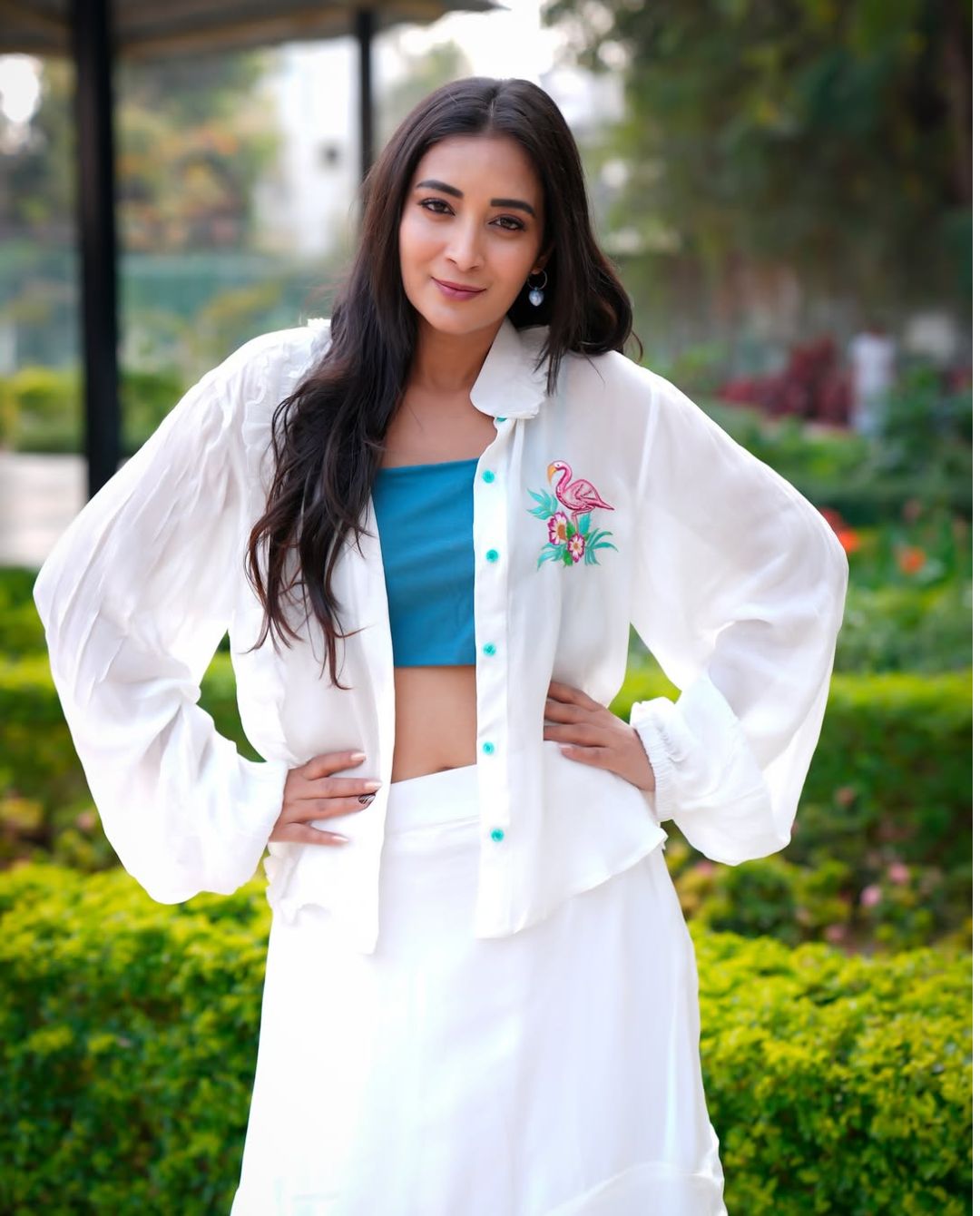 Bhanu Sri: గార్డెన్ ఏరియాలో వయ్యారంగా ఫోజులిచ్చిన భాను శ్రీ.. అమ్మడి లుక్స్ కి ఫ్యాన్స్ ఫిదా..!