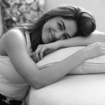 Mrunal Thakur: బ్లాక్ అండ్ వైట్ లుక్ లో అదరగొట్టేసిన సీత..!