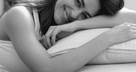 Mrunal Thakur: బ్లాక్ అండ్ వైట్ లుక్ లో అదరగొట్టేసిన సీత..!