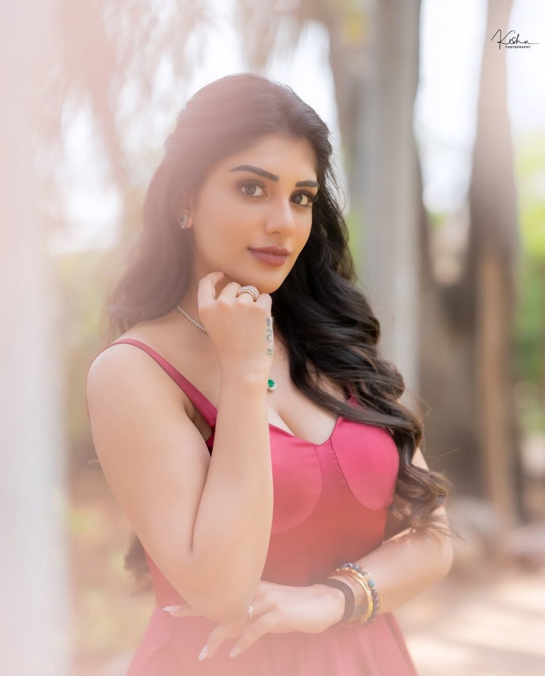 Supritha: హాట్ అందాలతో కాక రేపుతున్న సుప్రీత.. ఫొటోస్ వైరల్..!