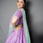 SreeMukhi: పరికిణీలో ఆకట్టుకుంటున్న శ్రీముఖి.. !