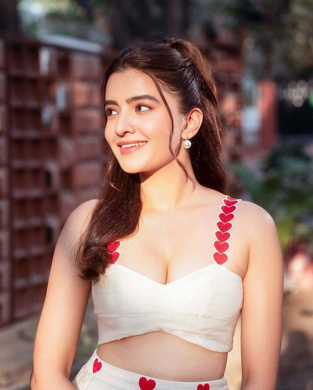 Rukshar Dhillon: డ్రెస్‌తోనే మనసు దోచేస్తున్న ‘దిల్‌రుబా’.. వెరీ క్యూట్ అంటున్న ఫ్యాన్స్..