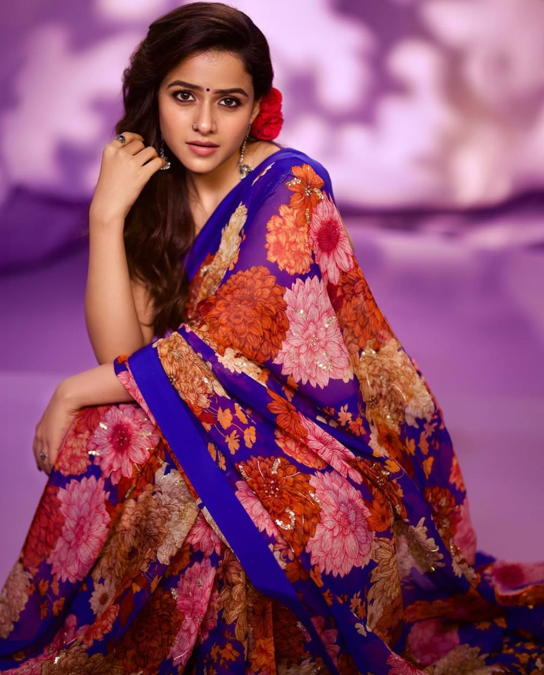 Vaishnavi Chaitanya : రెట్రో లుక్ లో బేబీ హీరోయిన్.. అబ్బా అందం అంటే ఇదే మామా..
