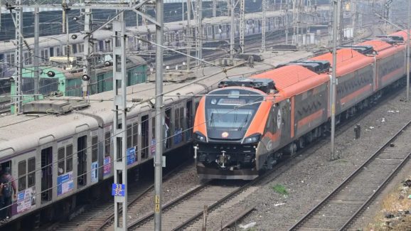 Vande Bharat Sleeper: ఒకేసారి పట్టాలెక్కనున్న 9 వందేభారత్ స్లీపర్ రైళ్లు, ప్రయాణీకులకు గుడ్ న్యూస్!