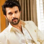 Vijay Devarakonda: ఎయిర్ పోర్ట్ లో చిక్కుకుపోయిన విజయ్ దేవరకొండ… ఆందోళనలో అభిమానులు