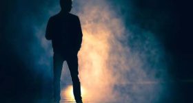 Bollywood star hero: ఆస్తుల అమ్ముకుంటున్న స్టార్ హీరో.. ఎందుకంటే..?