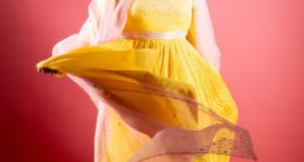 Aishwarya Rajesh : యెల్లో కలర్ డ్రెస్ లో భాగ్యం అందాలు అదరహో.. ఫిదా అవ్వాల్సిందే..