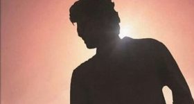 Actor : వరుస డిజాస్టర్స్... ఆస్తులు అమ్ముకుంటున్న బడా హీరో