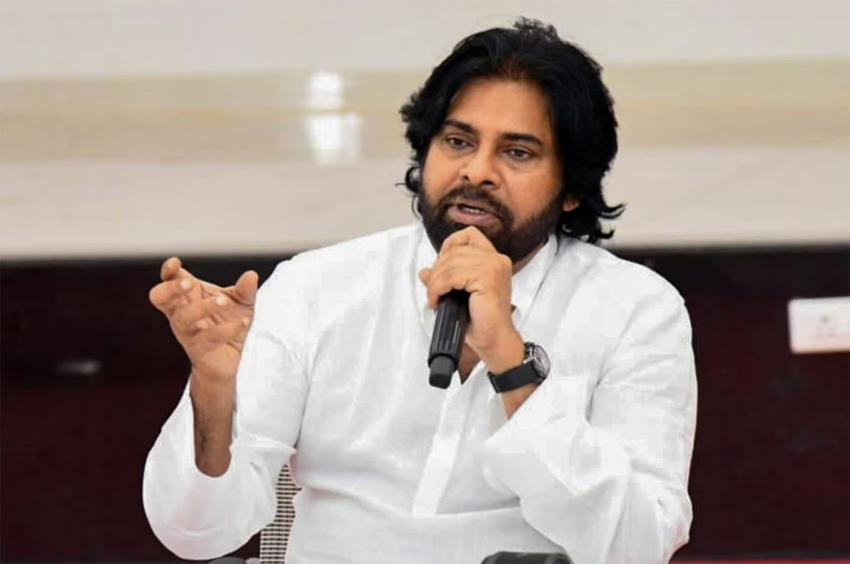 Pawan Kalyan: పవన్ కళ్యాణ్ పై డైరెక్టర్ షాకింగ్ కామెంట్స్.. పరువు తీసేశాడుగా..