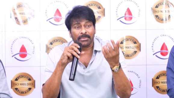 Chiranjeevi: నేను వదిలినా.. నా ఫ్యాన్స్ వదలరు.. ఆ రాజకీయ నాయకుడిని ఏకిపారేసింది నా అభిమాని