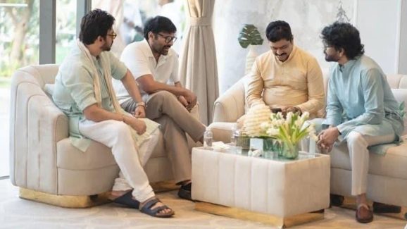 Akkineni Nagarjuna: నాగార్జున ఇంట్లో చిరు, వెంకీ.. ఫోటో వైరల్