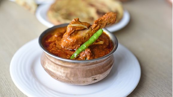 Coconut Chicken Gravy Recipe: కేరళ స్టైల్లో కొబ్బరిపాలతో చికెన్ గ్రేవీ చేసేయండి, తిన్నారంటే వదల్లేరు