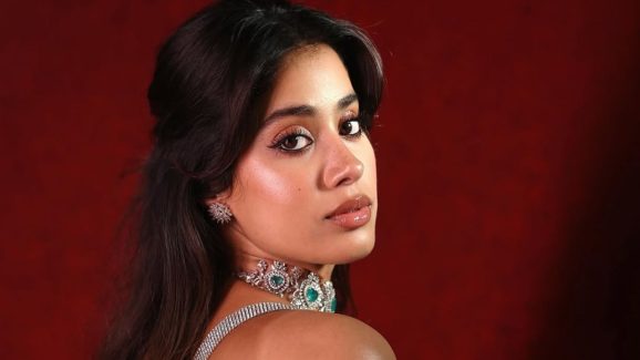 Janhvi Kapoor: తమిళంలో జాన్వీ కపూర్ లాంచ్‌కు సర్వం సిద్ధం.. రంగంలోకి కాంట్రవర్షియల్ డైరెక్టర్..