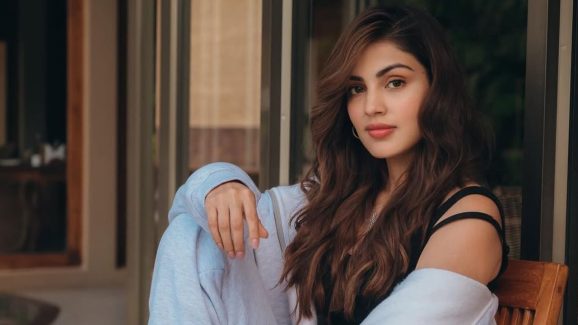 Rhea Chakraborty: అలా చేస్తే అందరి ముందు కొట్టేదాన్ని.. అతడికి రియా చక్రవర్తి స్ట్రాంగ్ వార్నింగ్