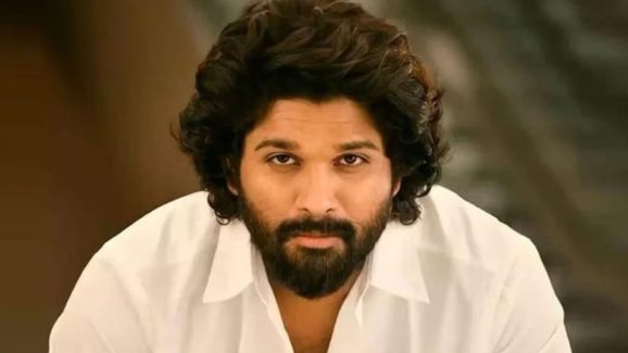Allu Arjun: ఆ బాలీవుడ్ హీరోను ప్రశంసలతో ముంచెత్తిన బన్నీ.. మరి తెలుగువారి పరిస్థితి ఏంటి.?