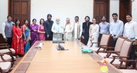 Akkineni Nagarjuna: ప్రధాని మోడీకి నాగార్జున విలువైన గిఫ్ట్.. కొత్త జంటతో కలిసి..