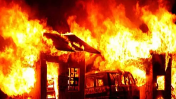 Fire Accident : బిల్డింగ్ దట్టంగా పొగలు – ఓ చిన్నారి సహా ఇద్దరు మహిళలు మృతి