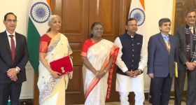 Union Budget 2025-26 : రాష్ట్రపతికి బడ్జెట్ అందజేసిన సీతారామన్.. ఉదయం 11 గంటలకు పార్లమెంటులో సమర్పణ