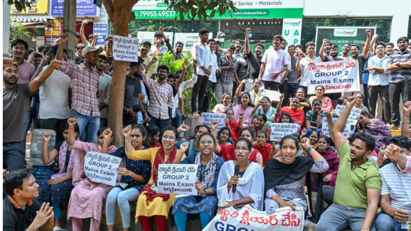 APPSC Group -II : రాష్ట్రవ్యాప్తంగా రోడ్లపైకి ఏపీపీఎస్పీ గ్రూప్ -II అభ్యర్థులు – ప్రభుత్వానికి వారి డిమాండ్లు ఇవే..