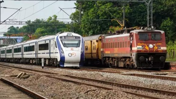 Train Ticket Booking Rules: తెలియని వ్యక్తులకు టికెట్లు బుక్ చేస్తున్నారా? జైల్లో ఊచలు లెక్కబెట్టడం ఖాయం!