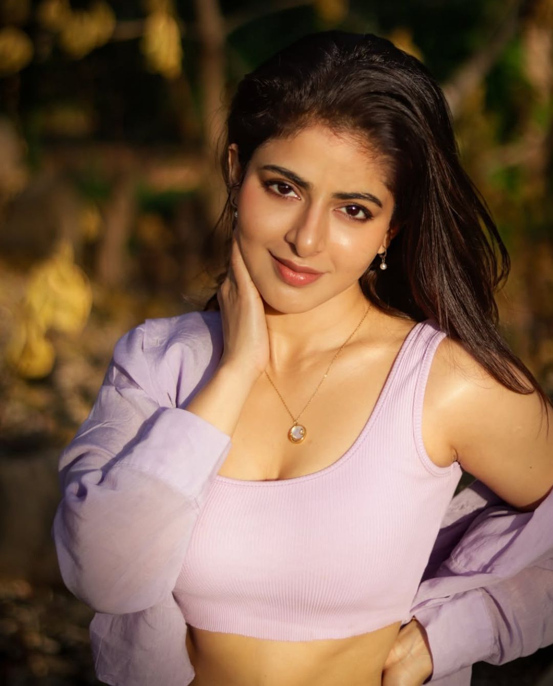 Iswarya Menon : ఐశ్వర్య మీనన్ సోయగాలు చూశారా.. రెండు కళ్లు చాలట్లేదు మామా..