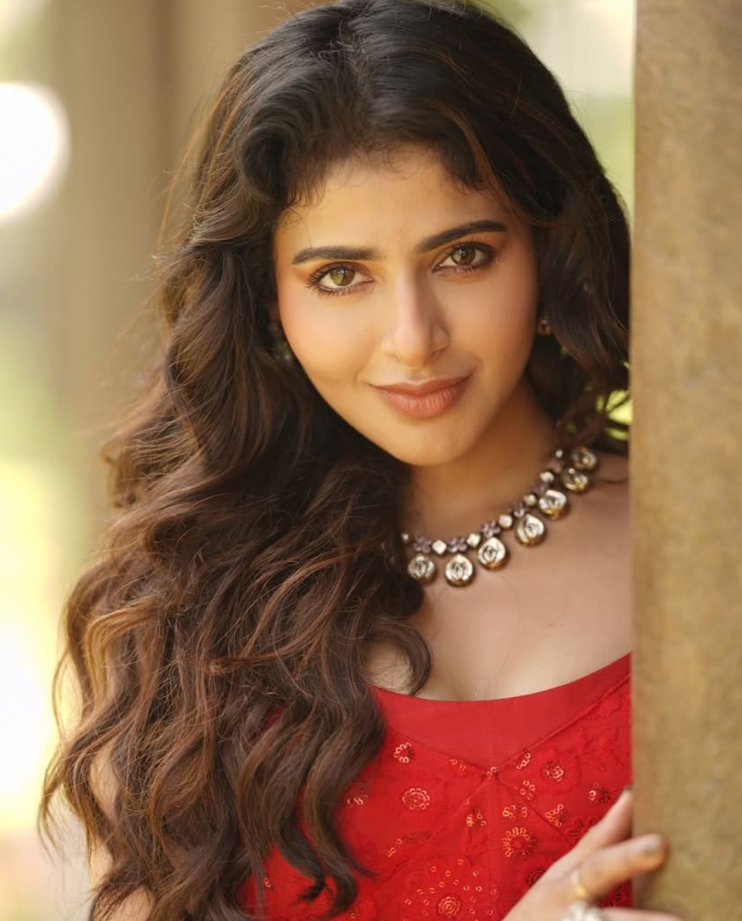 Iswarya Menon : రెడ్ డ్రెస్ లో అందంతో కట్టిపడేసిన ఐశ్వర్య మీనన్..