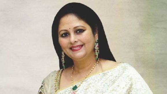 Jayasudha: ఆ హీరో డంపింగ్ యార్డ్ కొనమన్నాడు.. పిచ్చా అనుకున్నా.. ఇప్పుడు దాని విలువ రూ. 100 కోట్లు