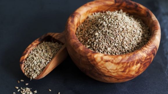 Ajwain Seeds: రోజూ చిటికెడు వాము తింటే చాలు.. ఈ వ్యాధులు రమ్మన్నా రావు !