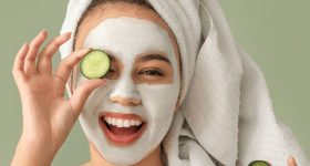 Rice Flour For Skin Glow: ఫేస్ క్రీములు అవసరమే లేదు, ఇలా చేస్తే.. మచ్చ లేని చర్మం
