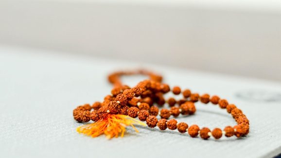 Tulasi Mala: తులసి మాల అందరూ వేసుకోవచ్చా.. ఎలాంటి ప్రయోజనాలు లభిస్తాయి?