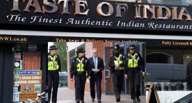 UK Targets Indian Restaurants : ట్రంప్‌ బాటలో యుకె.. బ్రిటన్‌లో భారతీయ రెస్టారెంట్లపై దాడులు.. టార్గెట్ వారే!