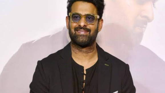 Prabhas : అభిమాని కోసం సినిమాలకు ప్రభాస్ దూరం.. ఇది అస్సలు ఊహించలేదు డార్లింగ్..