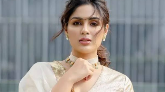 Samyuktha Menon : ఏంటి.. సంయుక్త మీనన్ కు ఆ పాడు అలవాటు ఉందా..?