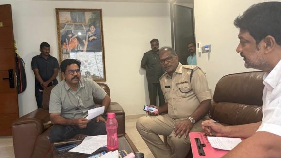Vallabhaneni Vamsi arrest:  మాజీ ఎమ్మెల్యే వల్లభనేని వంశీ అరెస్ట్.. హైదరాబాద్ నుంచి విజయవాడకు తరలింపు