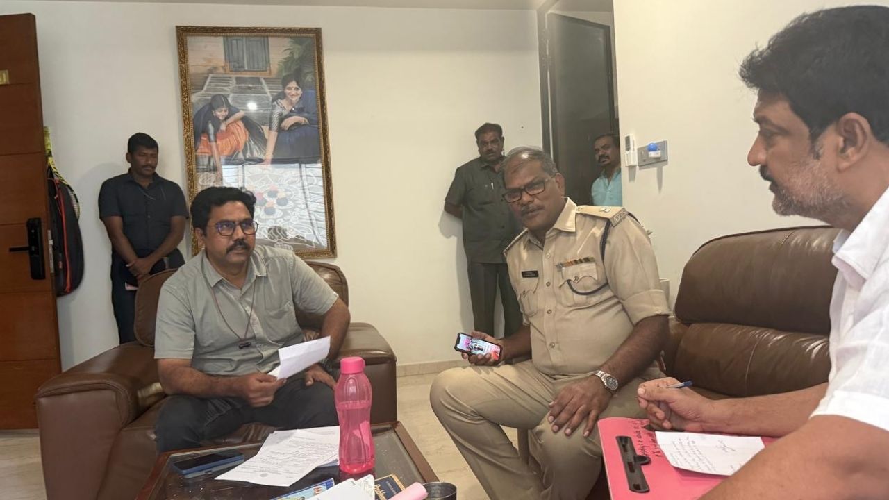 Vallabhaneni Vamsi arrest:  మాజీ ఎమ్మెల్యే వల్లభనేని వంశీ అరెస్ట్.. హైదరాబాద్ నుంచి విజయవాడకు తరలింపు