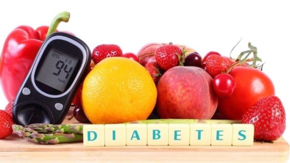 Fruits For Diabetics: షుగర్ ఉన్న వారికి ఈ పండ్లు వరం, ఎక్కడ దొరికినా వదలొద్దు !