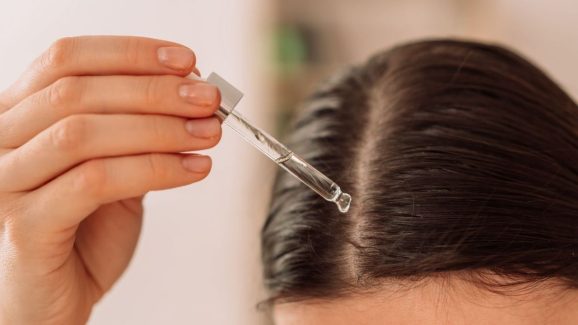 Coconut Oil For Hair: కొబ్బరి నూనెలో ఈ 3 కలిపి వాడితే.. జుట్టు అస్సలు రాలదు