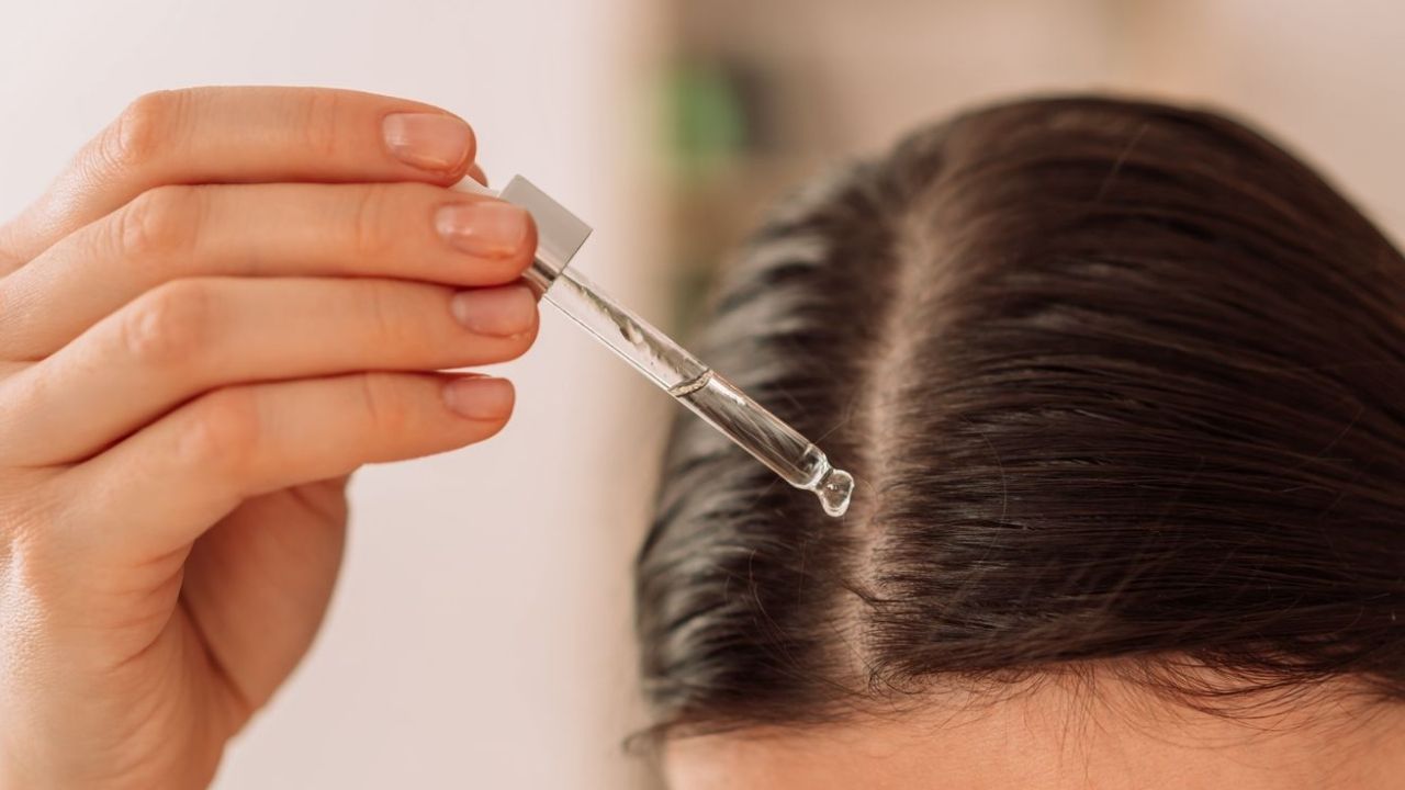 Coconut Oil For Hair: కొబ్బరి నూనెలో ఈ 3 కలిపి వాడితే.. జుట్టు అస్సలు రాలదు