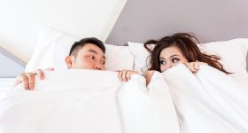 Vastu for Couple: భార్య భర్తకు ఏ వైపున నిద్రపోవాలి? ఇలా నిద్రపోతే వారి మధ్య ప్రేమ పెరుగుతుంది