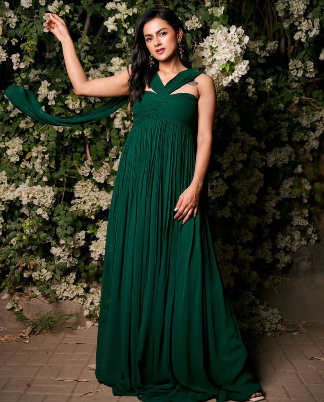 Shraddha Srinath: గ్రీన్ డ్రెస్ లో అదిరిపోయే స్టిల్స్ ఇచ్చిన శ్రద్దా.. అందరి ఫోకస్ ఆ టాటూ మీదే..