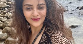Sreemukhi : బీచ్ లో అందాలతో రచ్చ చేస్తున్న శ్రీముఖి.. కుర్రాళ్లు ఏమైపోతారు..