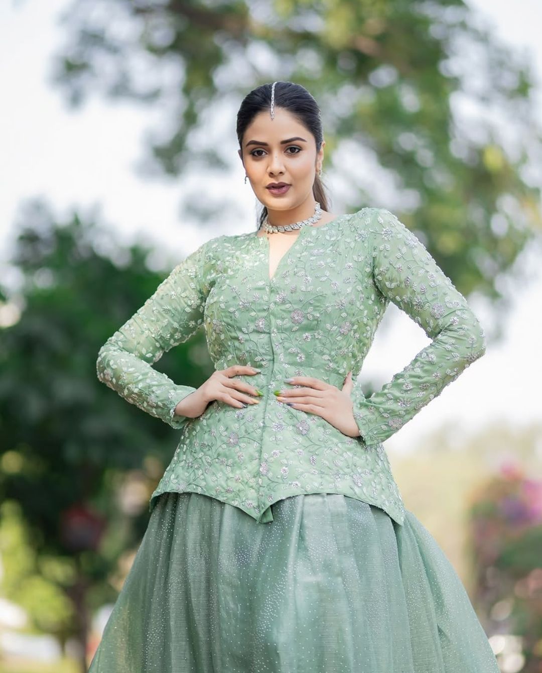 Sreemukhi : ట్రెడిషినల్ లుక్ లో రాములమ్మ ఎంత అందంగా ఉందో చూశారా..?