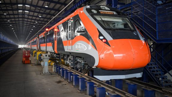 Vande Bharat Sleeper Train: గుడ్ న్యూస్, తెలుగు రాష్ట్రాలకూ ఓ వందేభారత్ స్లీపర్.. ఏ రూట్‌లో నడుస్తుందంటే?