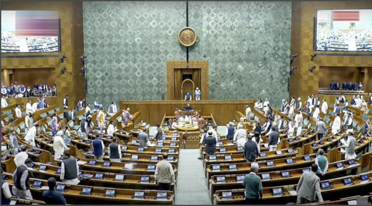 MPs Salary hike: ఎంపీలకు భారీగా జీతాలు, అలవెన్స్ ల పెంపు.. నెలకు ఎంత రానుందంటే?