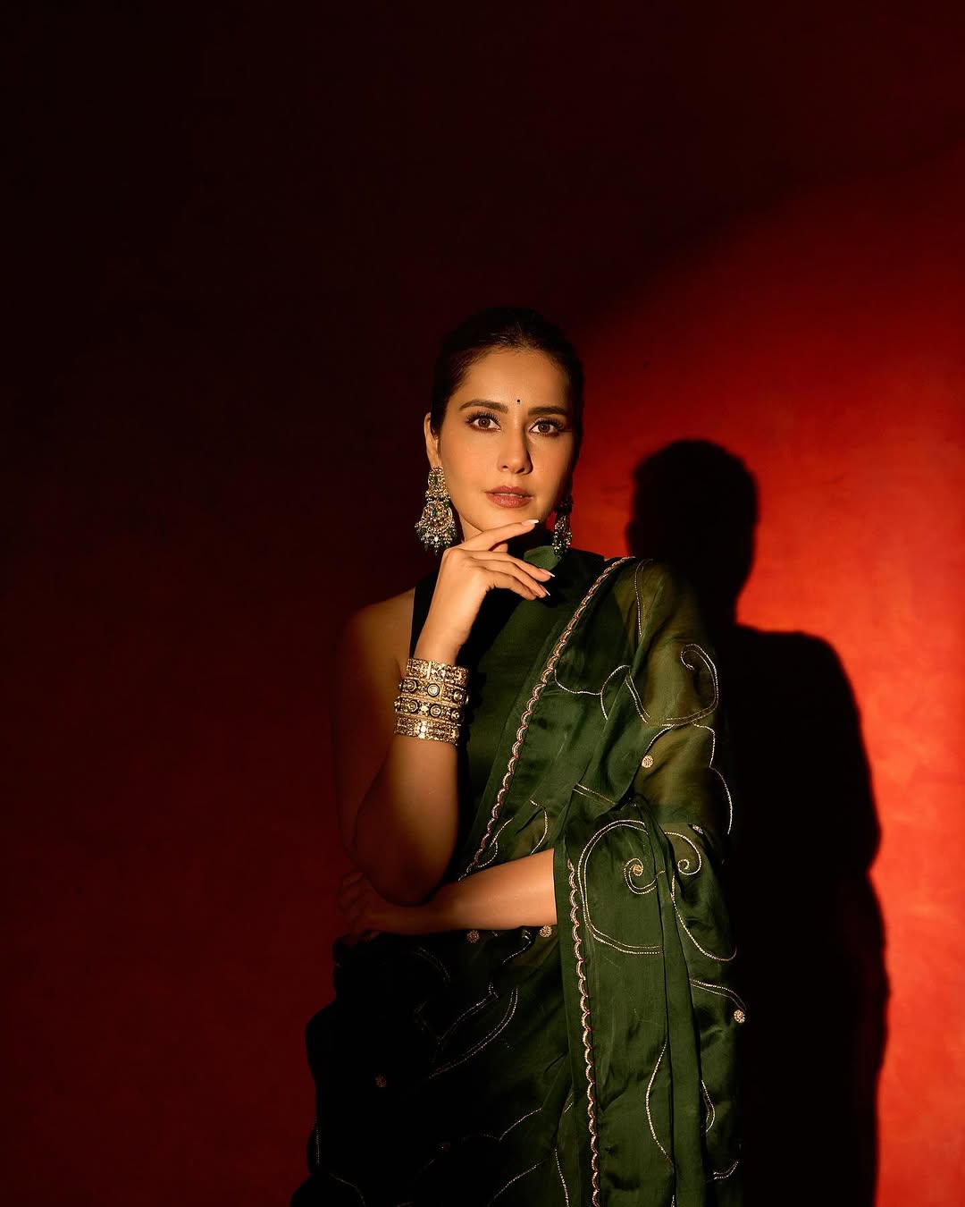 Actress Raashi khanna Photo Gallery