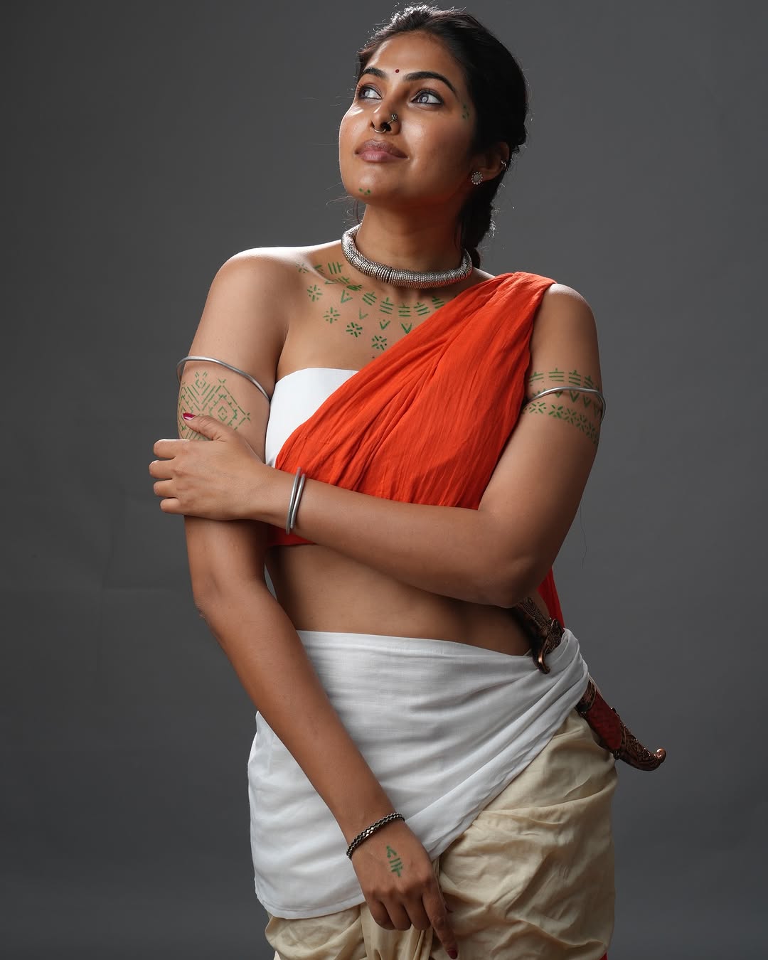 Actress Divi Vadthya Photo Gallery