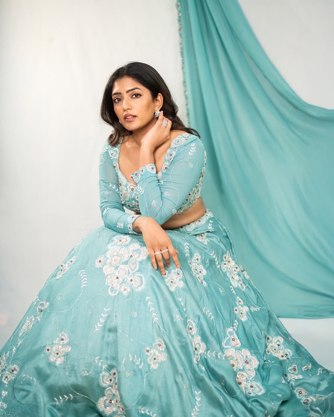 Actress Eesha Rebba Photo Gallery