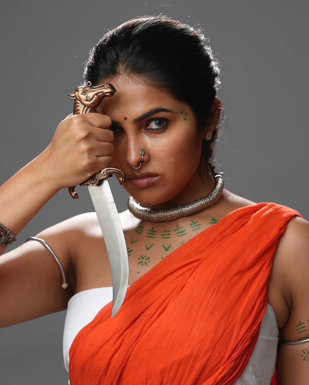 Actress Divi Vadthya Photo Gallery